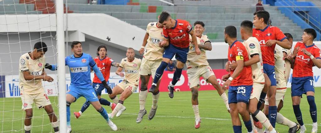 El duelo equipos cochabambinos terminó igualado 1-1 en el estadio Félix Capriles.