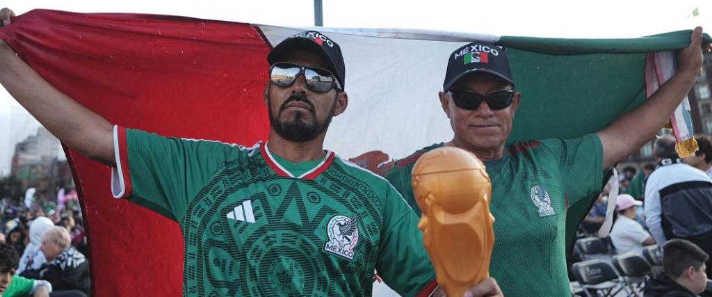 Los hinchas de México llenaron el remodelado Azteca para el compromiso ante Portugal.