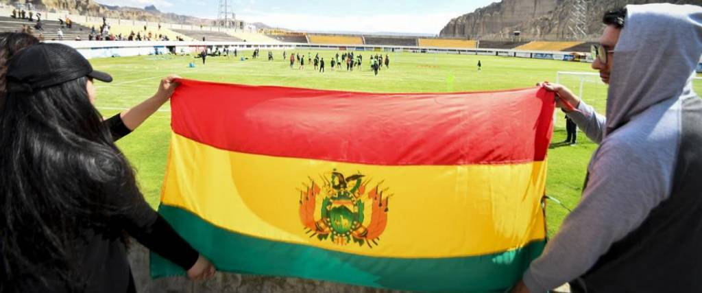 Los hinchas de la selección boliviana acompañaron a la Verde en el cierre de prácticas en Achumani.