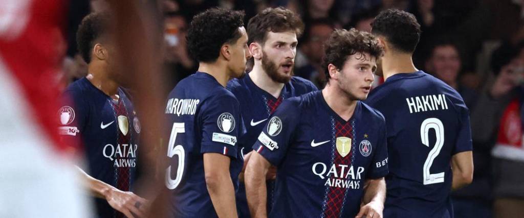 El equipo parisino logró un empate 2-2 para sellar su pase a los octavos de final de la Champions League.