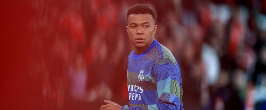 El delantero francés arrastra problemas en la rodilla izquierda, por lo que estará de baja en el Madrid.