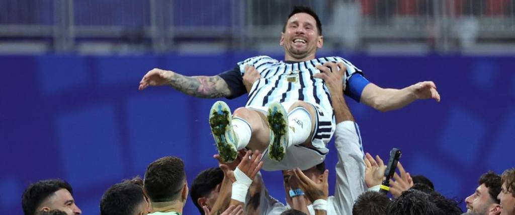 Argentina pasó a cuartos de final y Messi sigue rompiendo sus propias marcas en el torneo.