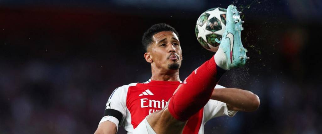 El defensor francés, de 24 años, renovó contrato con el Arsenal por cinco temporadas más hasta 2030.