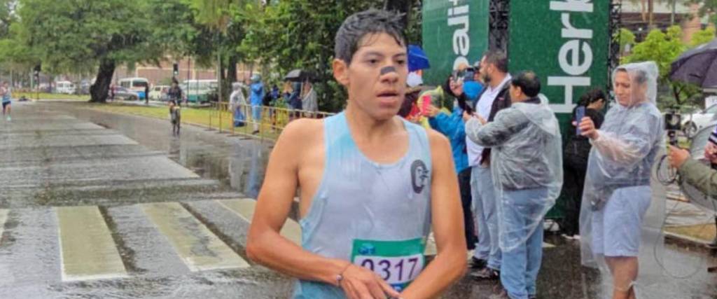 El fondista orureño se quedó con el primer lugar por segundo año consecutivo en Santa Cruz.