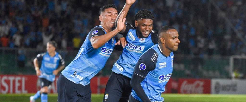 La academia cruceña se clasificó a la fase de grupos de la Copa Sudamericana tras golear a San Antonio.