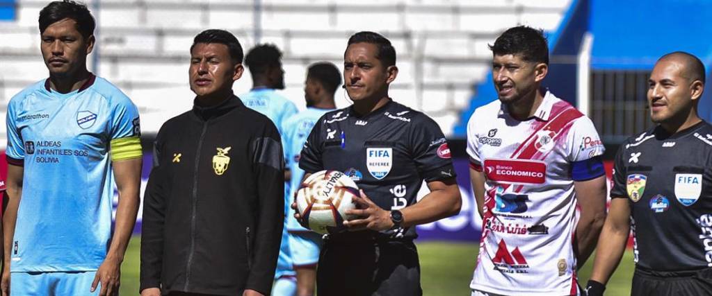 El duelo entre Bolívar y Nacional estuvo marcado por la actuación del árbitro tarijeño Jordy Alemán.