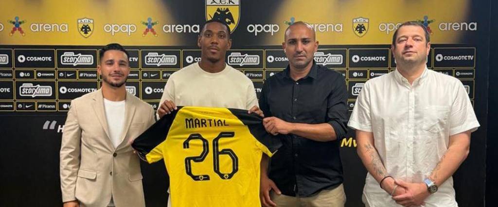 El delantero francés firmó por tres temporadas con el AEK de Atenas tras quedar libre del Manchester United