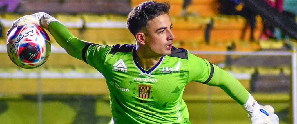 El portero boliviano, de 31 años, tendrá su tercera oportunidad en el exterior tras firmar con Alianza Lima.