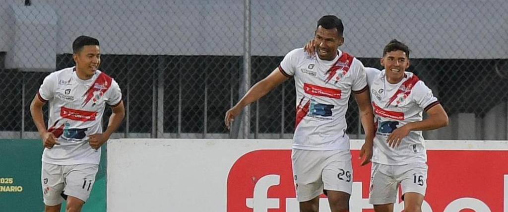 Willan Álvarez marcó un doblete para la victoria del cuadro potosino en el estadio Félix Capriles.