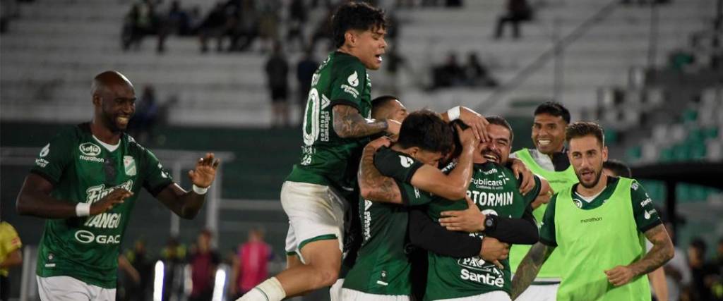 El uruguayo Otormín marcó el segundo tanto de Oriente Petrolero a través de un tiro libre de media distancia.