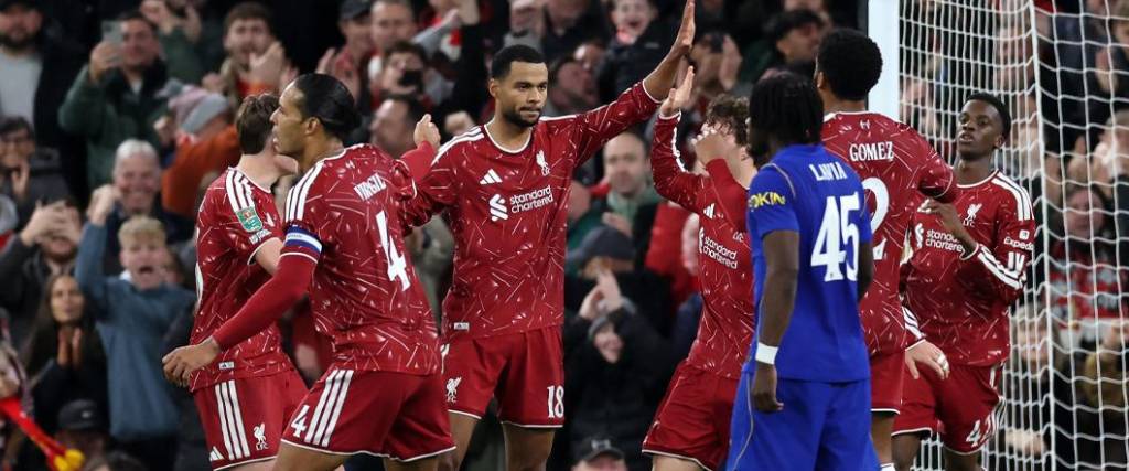 Liverpool avanzó de ronda en la Copa de la Liga Inglesa tras vencer a Chelsea por penales.