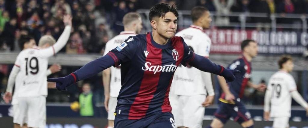 El argentino Santiago Castro marcó el primer gol para el Bolonia en el duelo reprogramado ante el Milan.