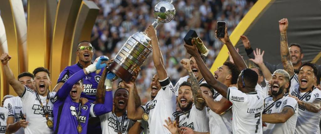 El equipo de Río de Janeiro obtuvo la primera Copa Libertadores de su historia tras vencer a Mineiro.