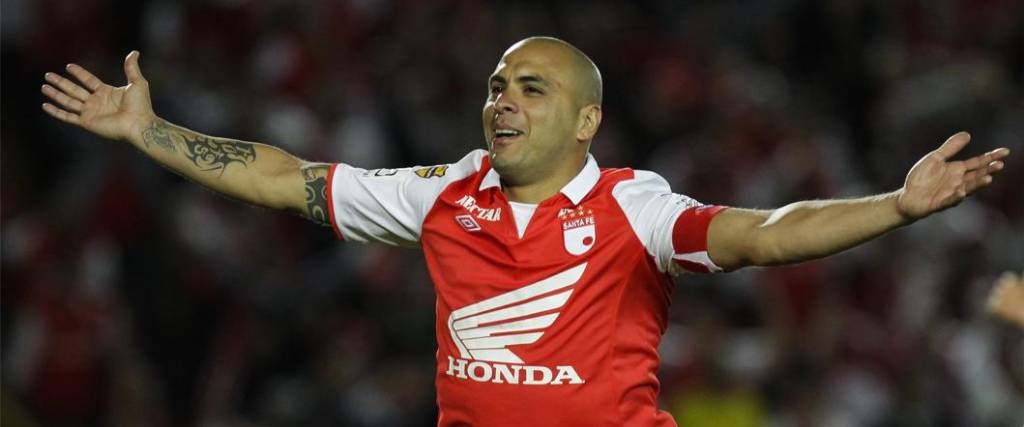 El mediocampista argentino, ídolo del Independiente Santa Fe, sufrió un infarto por problemas cardíacos.