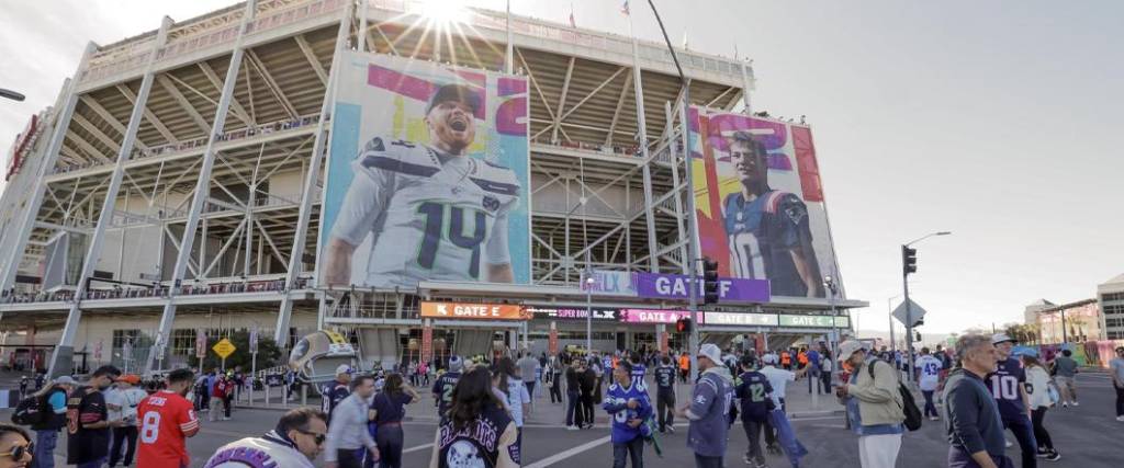 Así luce las afueras del Levi’s Stadium de Santa Clara a pocas horas del evento de la NFL.