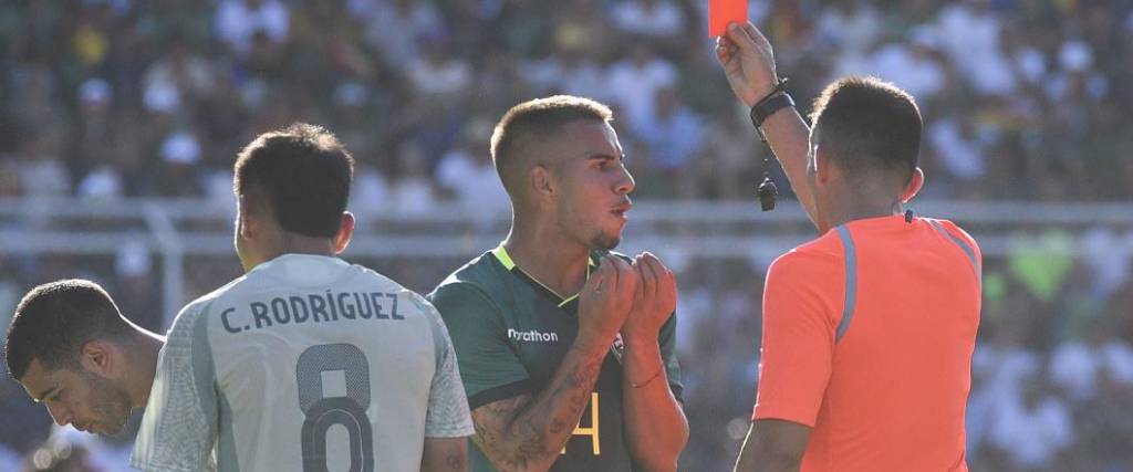 Robson Matheus fue expulsado en el amistoso Bolivia vs México
