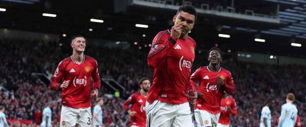 El brasileño Casemiro marcó el primer gol de los ‘Diablos Rojos’ en la victoria de local ante Brentford.