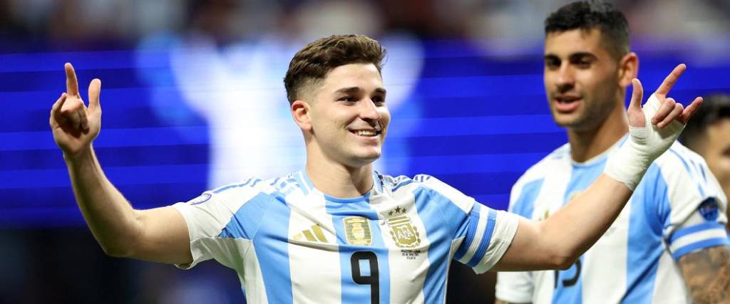 El delantero Julián Álvarez anotó el primer tanto del equipo argentino en la victoria ante Canadá.