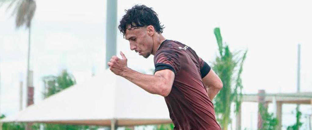 El delantero Adrián Peña, que viene de militar en Wilstermann, se integró a la pretemporada de Oriente.