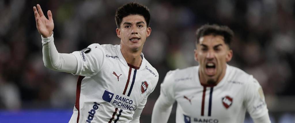 El mediocampista boliviano marcó dos goles para la victoria del cuadro albo en Quito ante Palmeiras.
