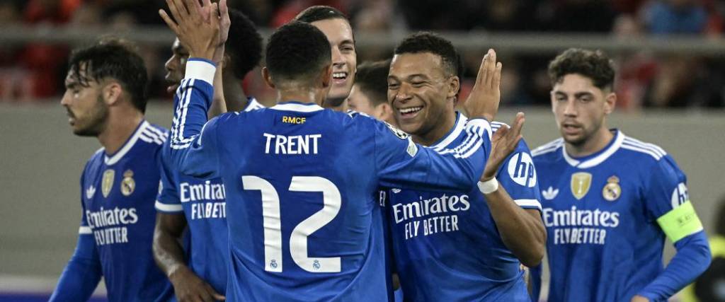 El equipo español logró su primera victoria en la historia en Grecia gracias a cuatro goles de Mbappé.