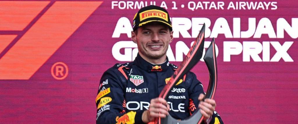El piloto neerlandés logró una victoria con autoridad en el GP de Azerbaiyán, donde abandonó Piastri.