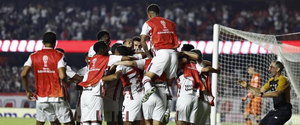 El equipo brasileño se impuso por 3-1 (global 4-1) para avanzar a cuartos de final de la Copa Sudamericana.