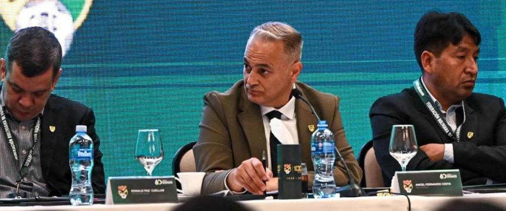 El presidente de la FBF, Fernando Costa, comandó la reunión del Congreso Ordinario en Santa Cruz.