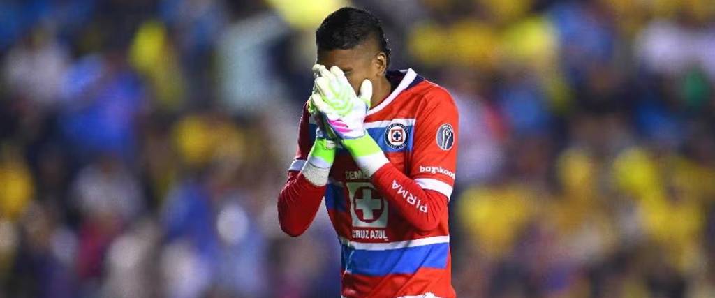 El portero colombiano protagonizó una jornada para el olvido con dos errores que terminaron en goles.