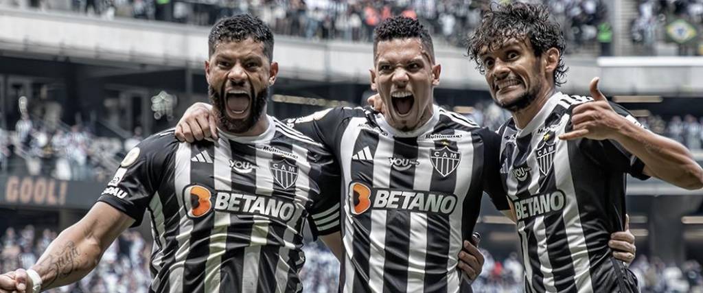 Con un doblete del atacante Hulk (izq.), el Atlético Mineiro se impuso por 2-0 a Vasco da Gama.