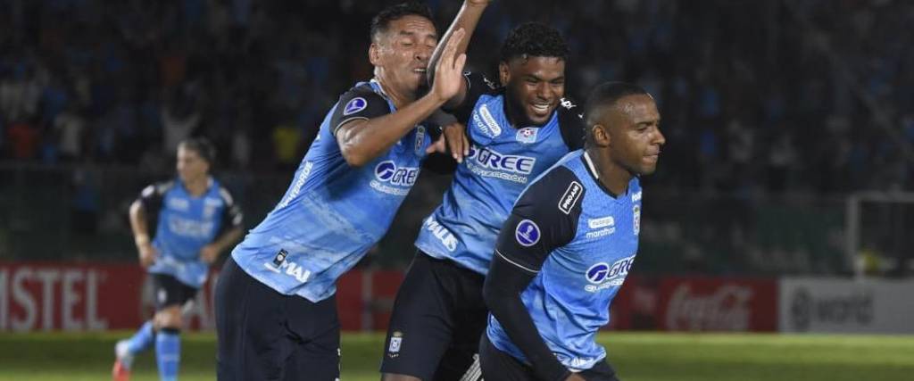 El colombiano Bayron Garcés marcó el primer tanto de la academia cruceña en el duelo con San Antonio.