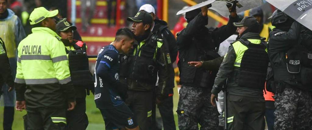 El equipo celeste abandonó el estadio de Villa Ingenio con custodia policial tras lo sucedido ante Always.