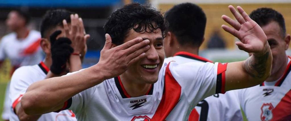 El delantero Víctor Ábrego anotó uno de los goles en la victoria de Nacional Potosí ante Independiente.