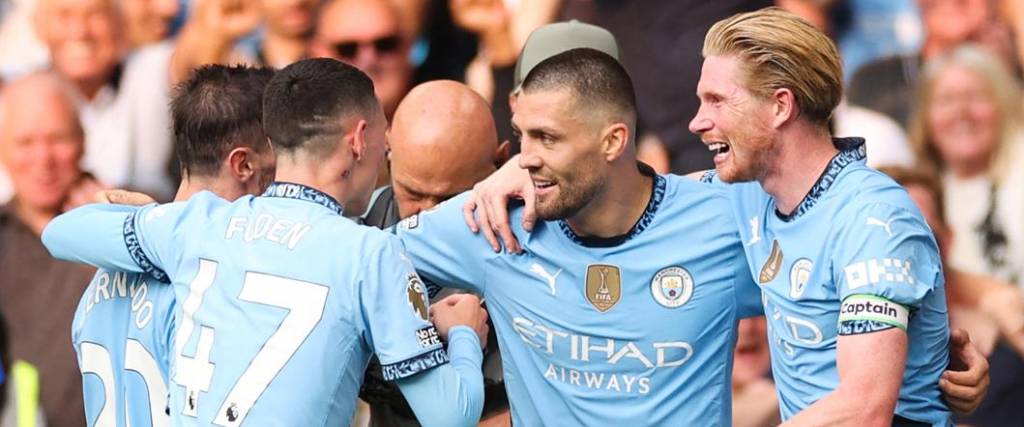 El vigente campeón de la Premier League hizo su debut en el torneo con una victoria ante el Chelsea.