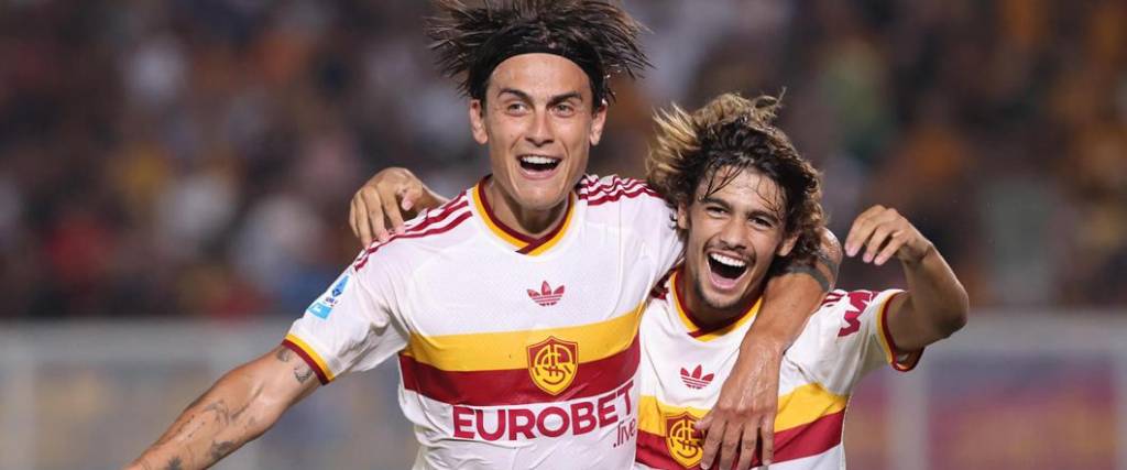 El equipo giallorosso logró una victoria por goleada para seguir liderando el torneo de la Serie A.