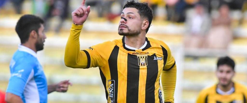 El guatemalteco Darwin Lom marcó dos goles para la victoria del conjunto aurinegro en condición de local.
