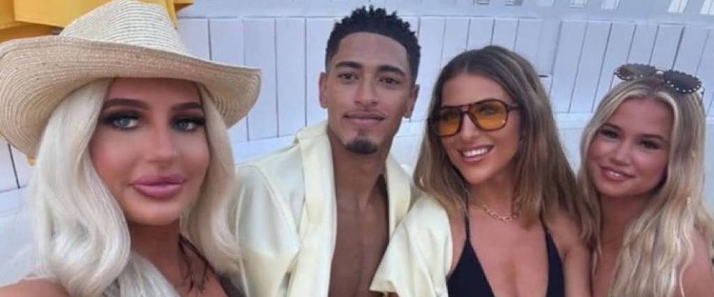 Bellingham es el centro de atención en las fiestas en Ibiza. El jugador está disfrutando de sus vacaciones.