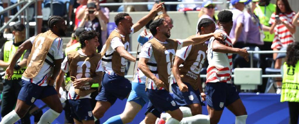 El equipo estadounidense logró una victoria por 2-0 para sellar su boleto a la siguiente ronda del torneo.