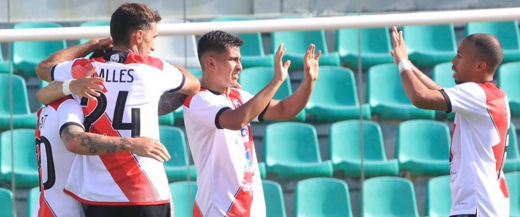 Los jugadores potosinos celebran la anotación, gracias a una jugada ofensiva del argentino Callejo.