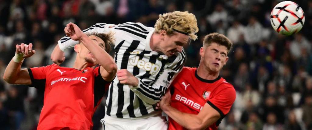 El alemán Nick Woltemade anotó el tanto del empate para el conjunto italiano en el duelo ante Rennes.