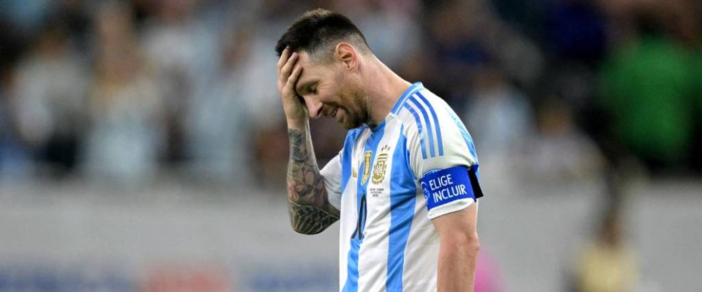 El astro argentino no tuvo una buena jornada ante Ecuador. Falló su penal al tratar de picar el balón.