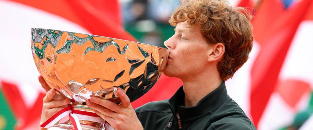 El tenista italiano logró el título del Master 1000 de Montecarlo tras vencer al español Carlos Alcaraz.