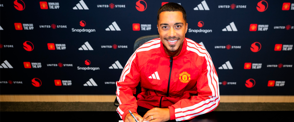 Tras su paso por Aston Villa, el mediocampista inicia una nueva etapa en el Manchester United.