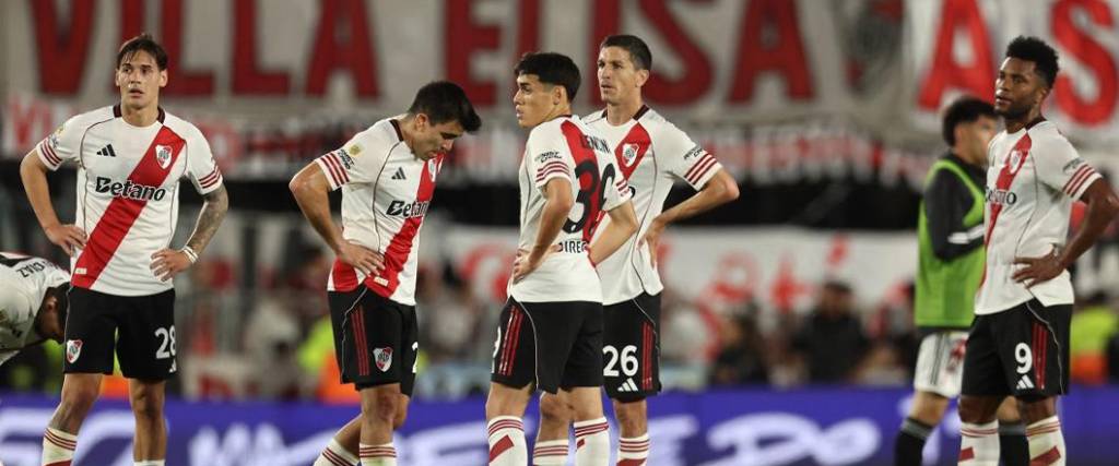 El equipo ‘millonario’ sufrió su cuarta derrota seguida entre torneo argentino y Copa Libertadores.