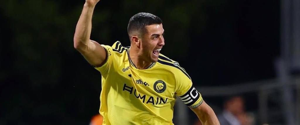 El astro luso anotó tres goles para la victoria de Al-Nassr, ubicándose en el segundo lugar en el torneo árabe.