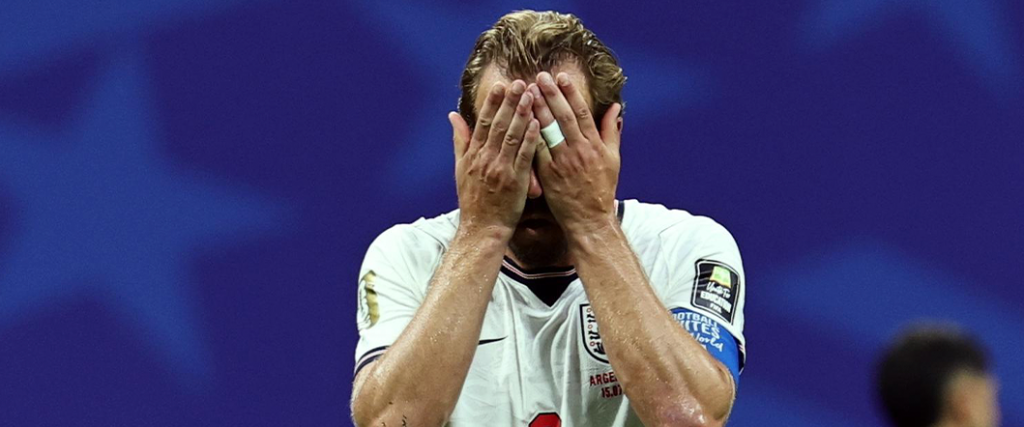 El capitán de Inglaterra expresó su profunda decepción tras la derrota 2-1 ante Argentina en semifinales.