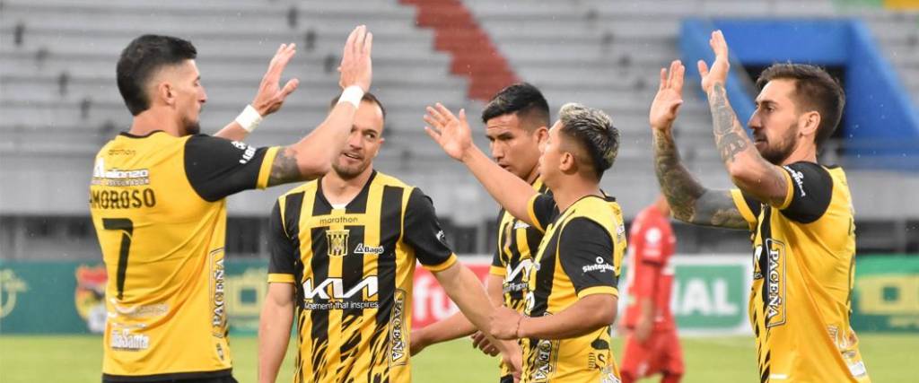 El conjunto aurinegro logró una ajustada victoria en condición de visitante ante FC Universitario.