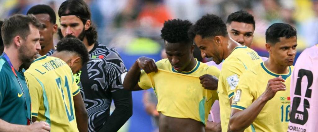 Los jugadores de Brasil terminaron frustrados tras el empate 1-1 ante Marruecos en Nueva Jersey.
