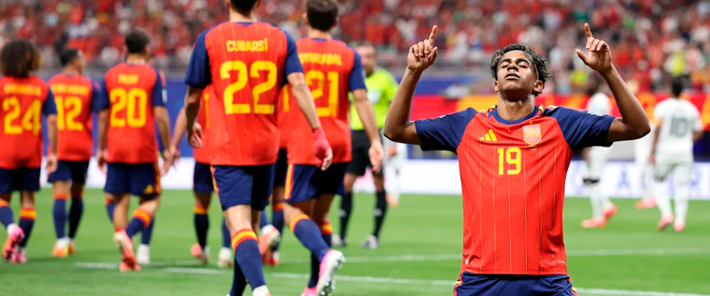 A los 18 años se convirtió en el segundo jugador más joven en abrir el marcador en una Copa del Mundo.