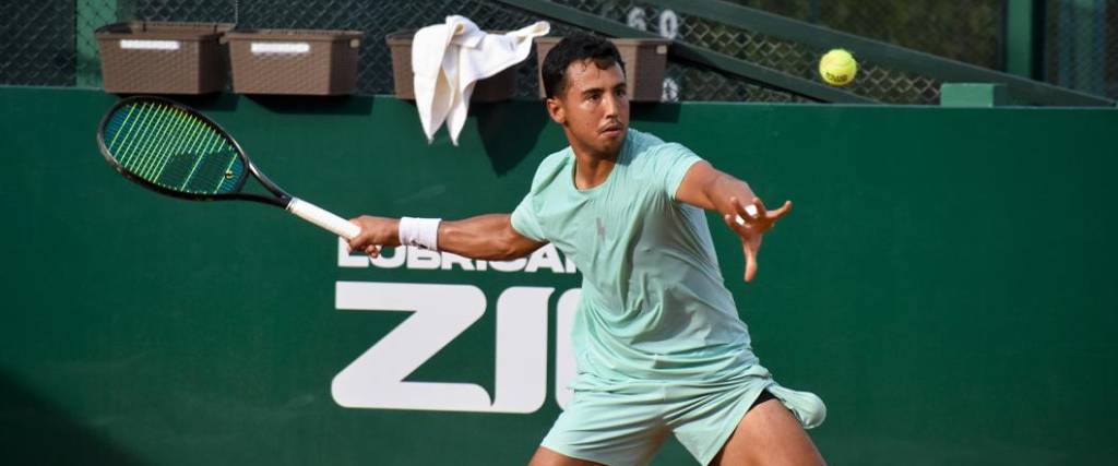 El tenista beniano logró el triunfo en la final del Bolivia Open tras vencer a Juan Carlos Prado en dos sets.